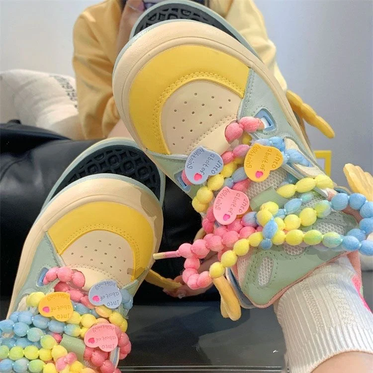 Damen Stylische Sneakers mit verspielten Applikationen und farbenfrohen Details Heidi Mode - Image 3