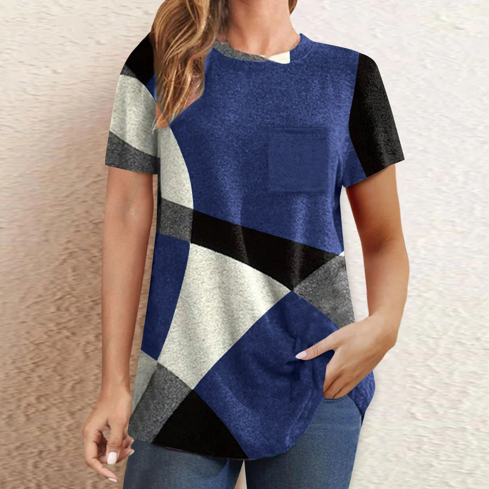 Damen T-Shirt mit modernem geometrischen Design und praktischer Brusttasche Heidi-Mode - Image 2