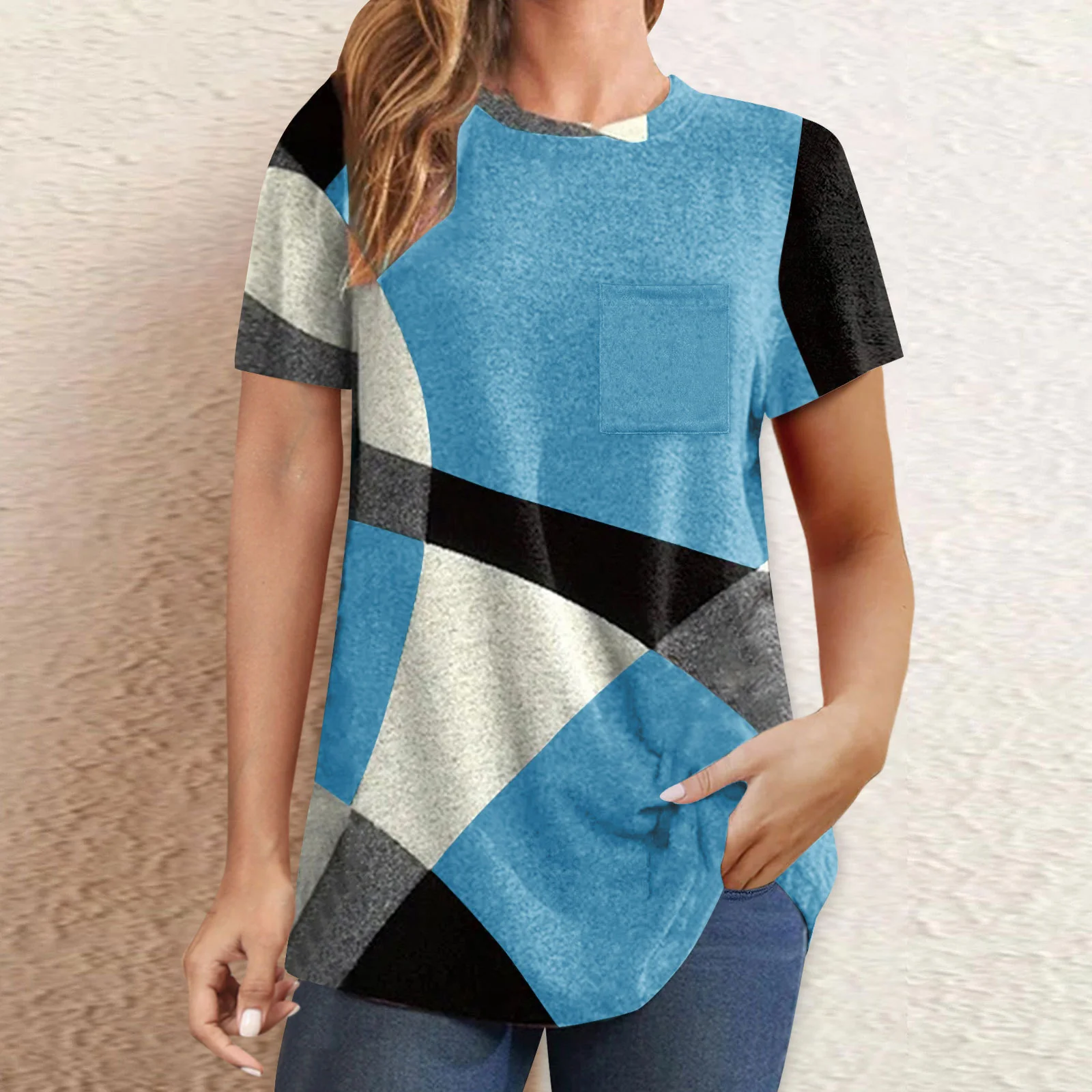 Damen T-Shirt mit modernem geometrischen Design und praktischer Brusttasche Heidi-Mode - Image 3