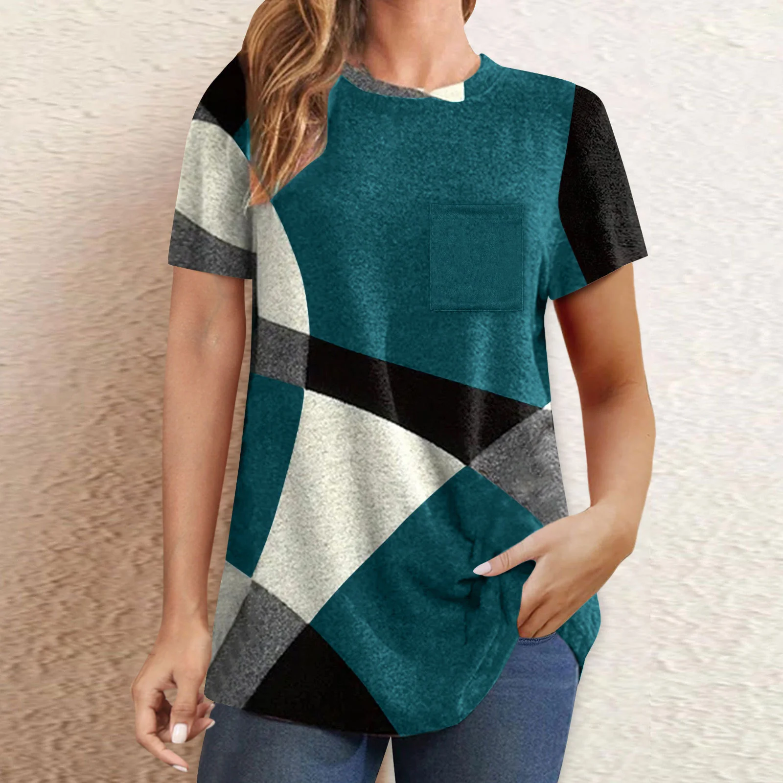 Damen T-Shirt mit modernem geometrischen Design und praktischer Brusttasche Heidi-Mode - Image 4