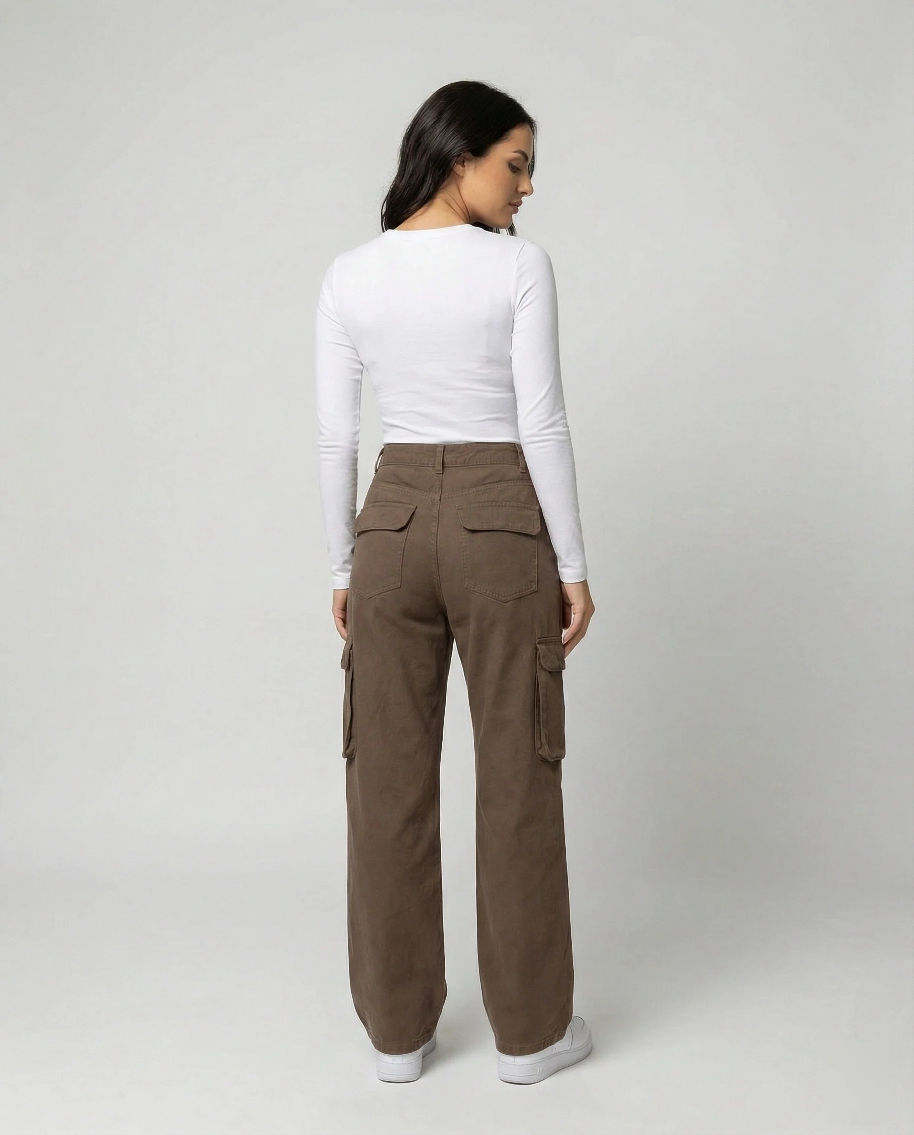 Damen tiefer geschnittene Workwear-Cargohose mit extra weitem Bein, überlappenden Klappfächern und Knieabsteppungen Heidi-Mode - Image 4