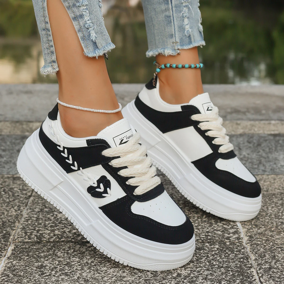 Damen Trendige Plateau-Sneaker mit modischen Akzenten Heidi Mode