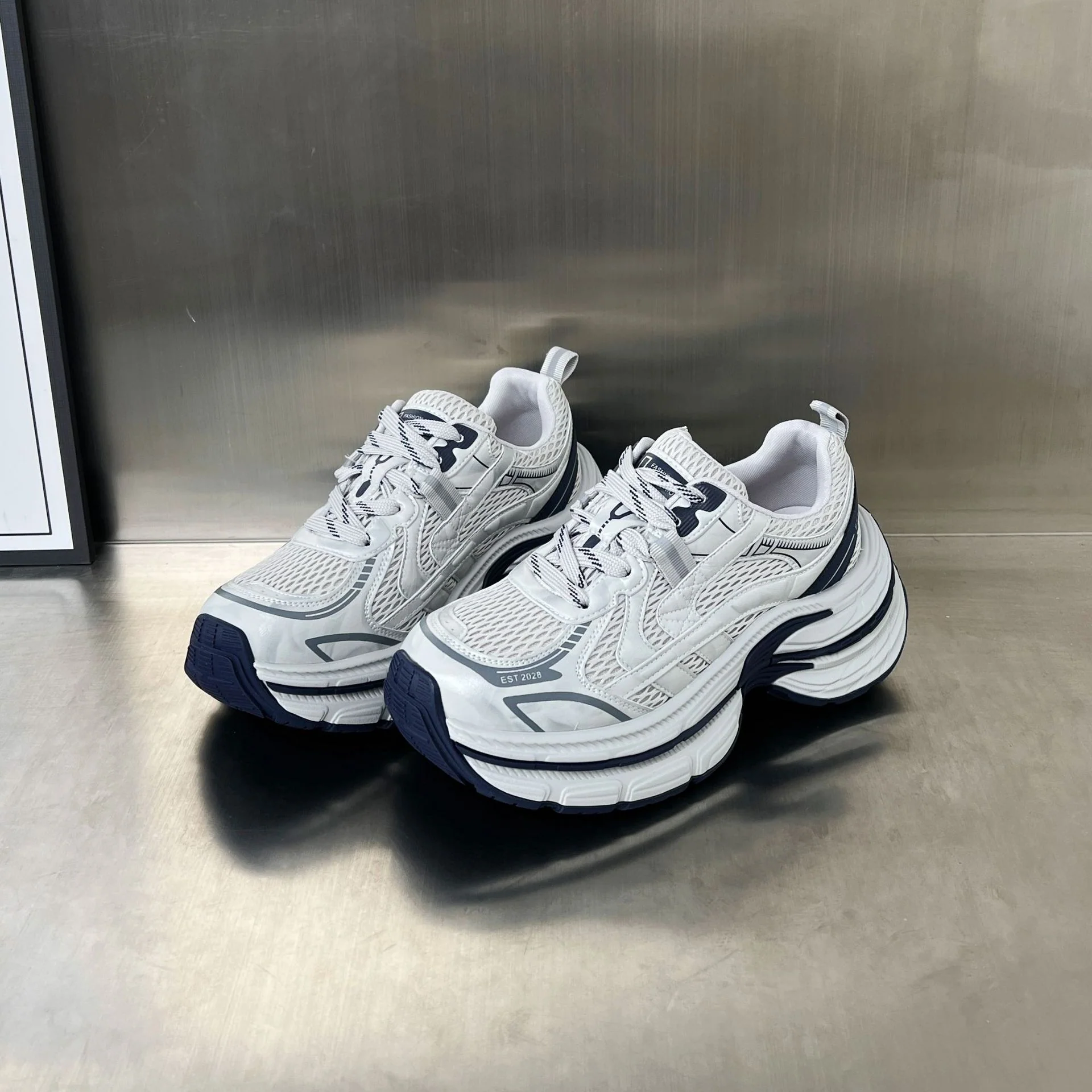 Damen trendige Sneakers mit ausgeglichener Dämpfung und atmungsaktiver Mesh-Oberfläche Heidi Mode - Image 2