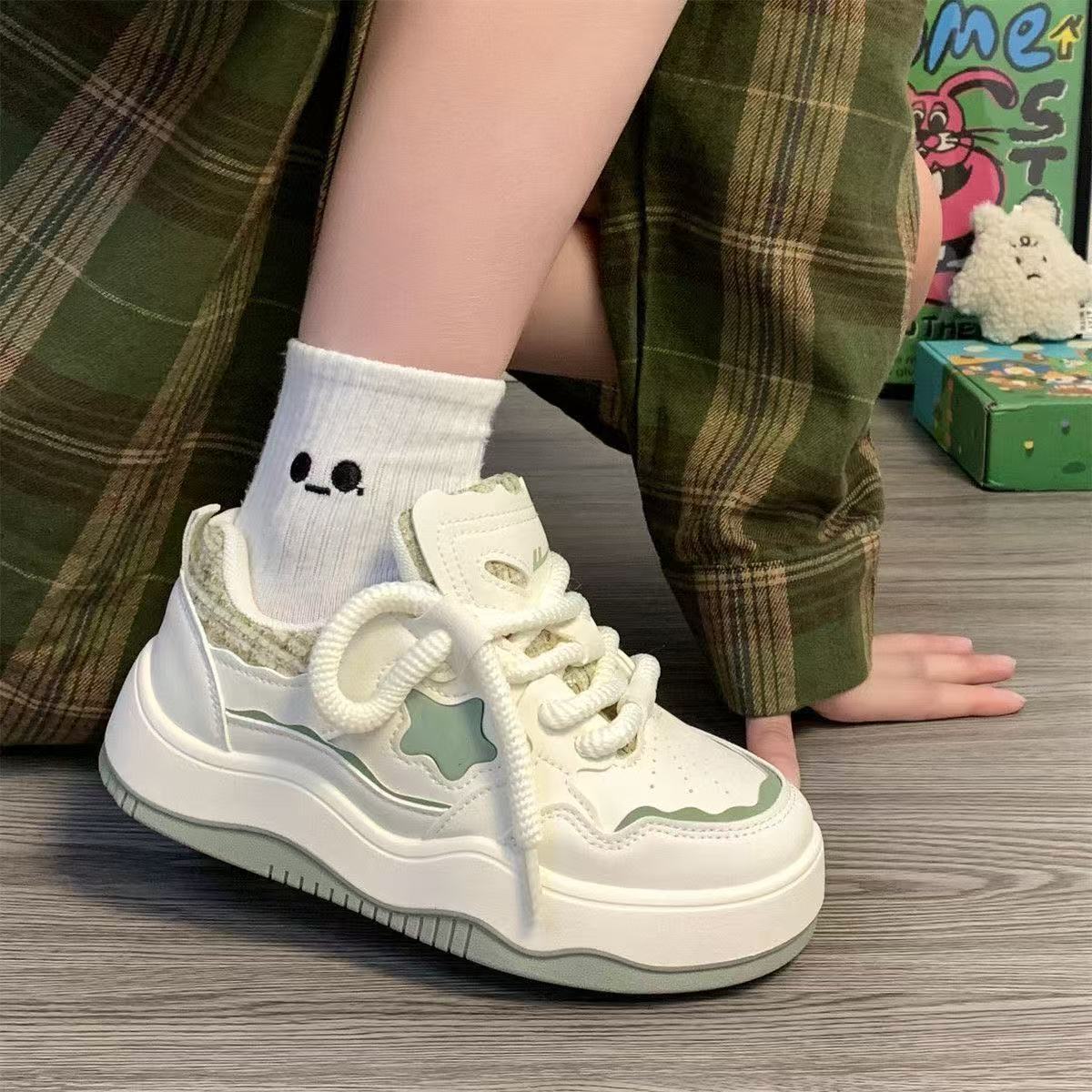 Damen Trendige Sneakers mit modischen Applikationen und gepolsterter Sohle Heidi Mode - Image 2