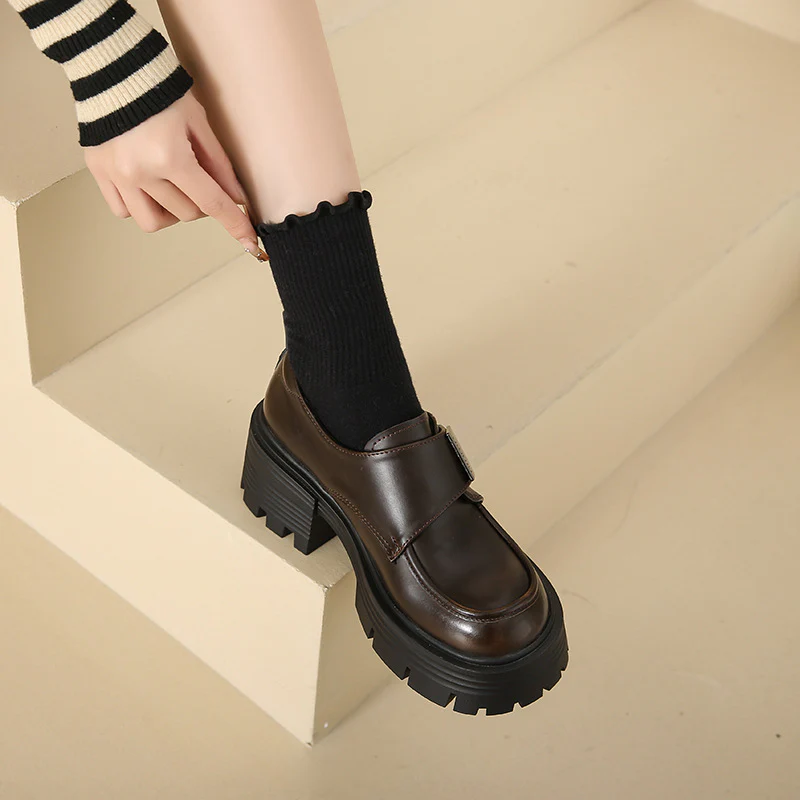 Damen Trendige Stiefeletten mit robuster Profilsohle und modischem Riemenverschluss Heidi Mode - Image 4