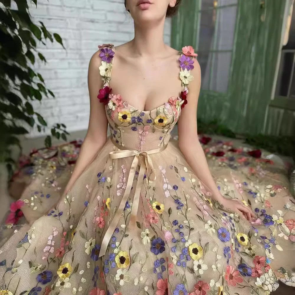 Damen Tüllkleid mit Floralen Stickereien und Elegantem Taillengürtel Heidi-Mode - Image 4