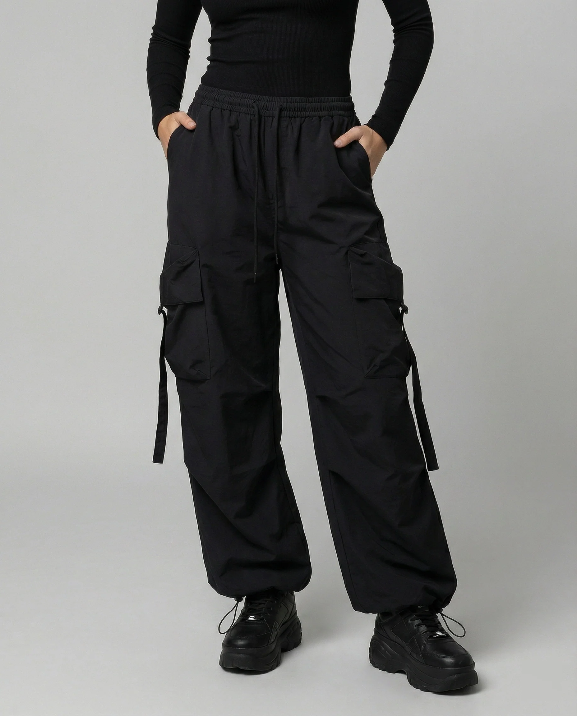 Damen übergroße Utility-Hose im Baggy-Cargo-Stil mit elastischem Tunnelzugbund und Kordelabschlüssen Heidi-Mode