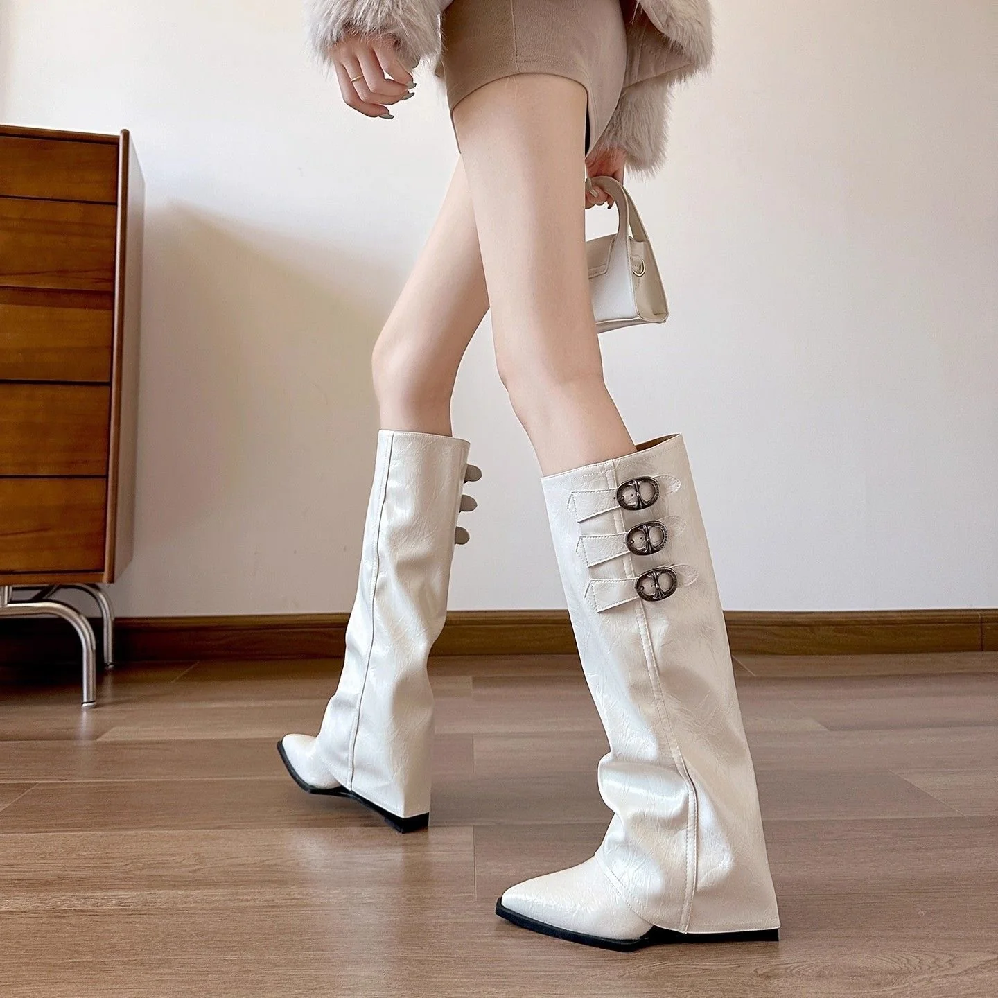 Damen Überknie Stiefel mit modischen Schnallen und hochwertigem Leder Heidi Mode - Image 4