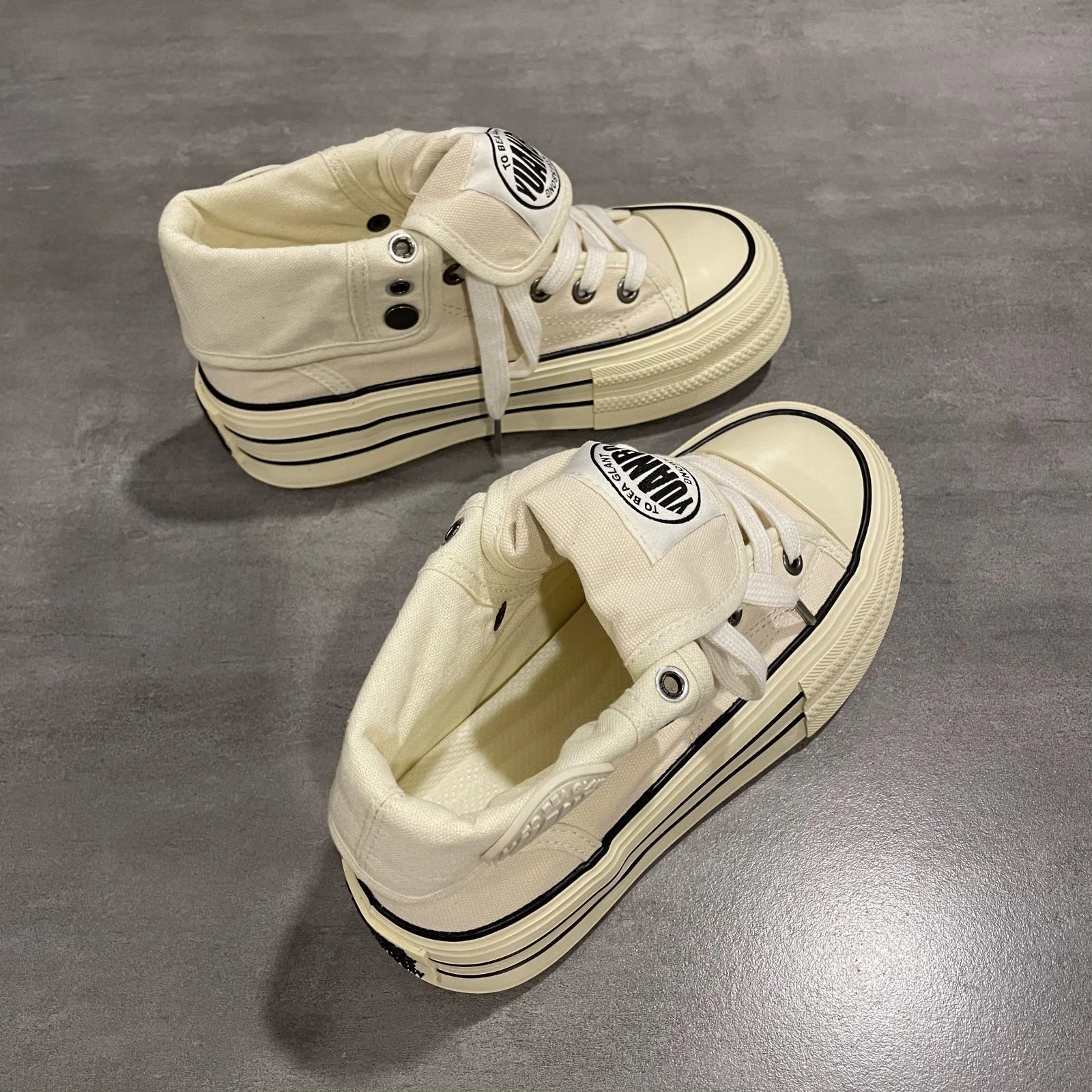 Damen Urbaner High-Top Sneaker mit stylischer Zierschnürung Heidi Mode - Image 3