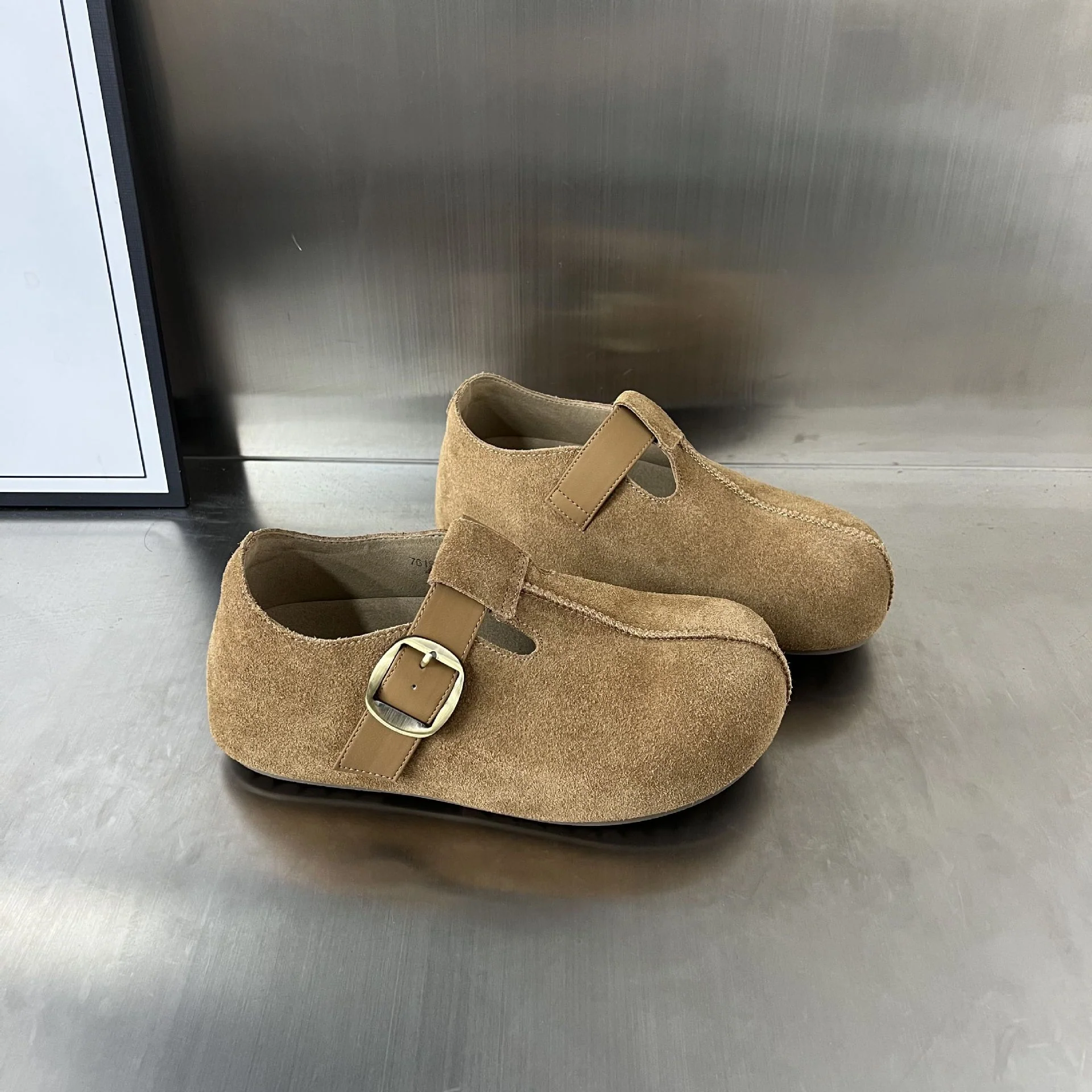 Damen Veloursleder Clogs mit verstellbarem Riemen und anatomischem Fußbett Heidi Mode - Image 5