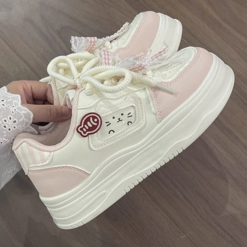 Damen Verspielte Sneakers mit einzigartiger Katzenapplikation Heidi Mode - Image 6