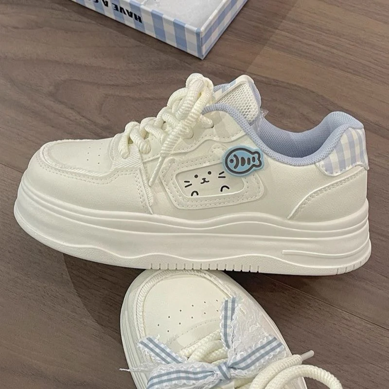 Damen Verspielte Sneakers mit einzigartiger Katzenapplikation Heidi Mode - Image 7