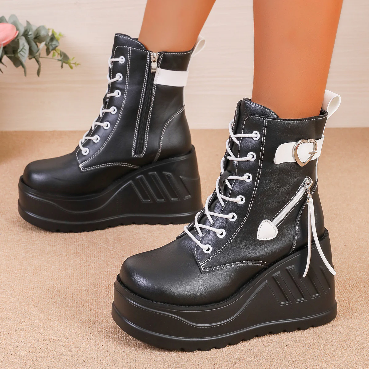 Damen Wedge-Stiefeletten mit hohem Plateau und modischen Details Heidi Mode - Image 6