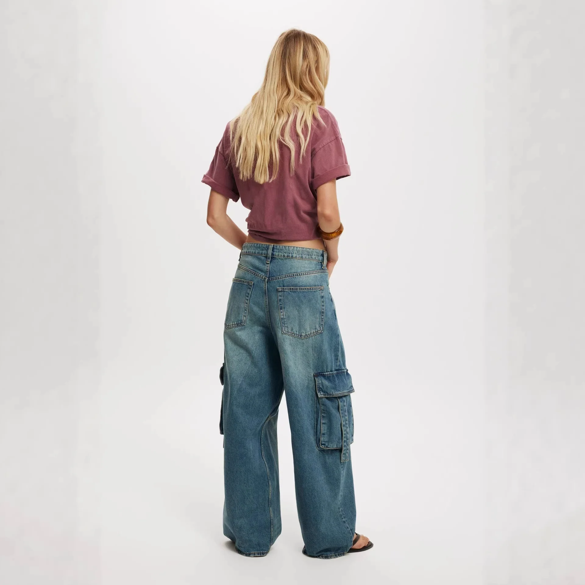 Damen Weite Cargo-Jeans mit praktischen Seitentaschen - Image 3