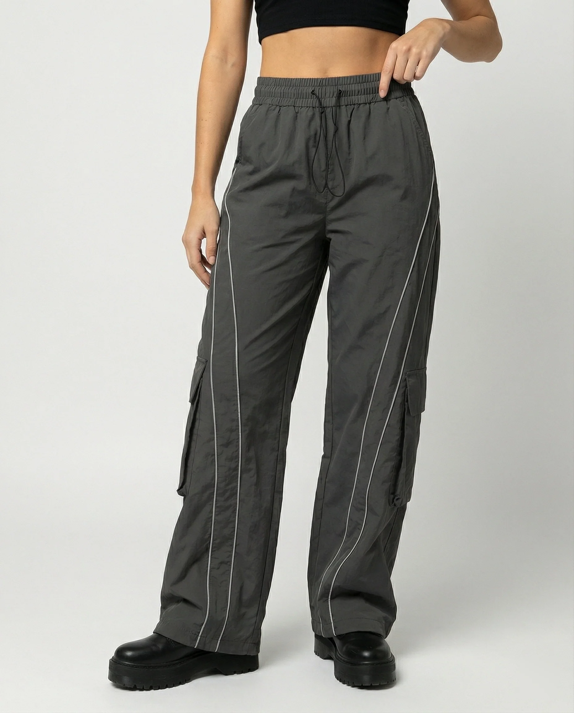 Damen weite Cargo-Hose mit Tunnelzugbund, reflektierenden Seitenpaspeln und langen Saum Heidi-Mode