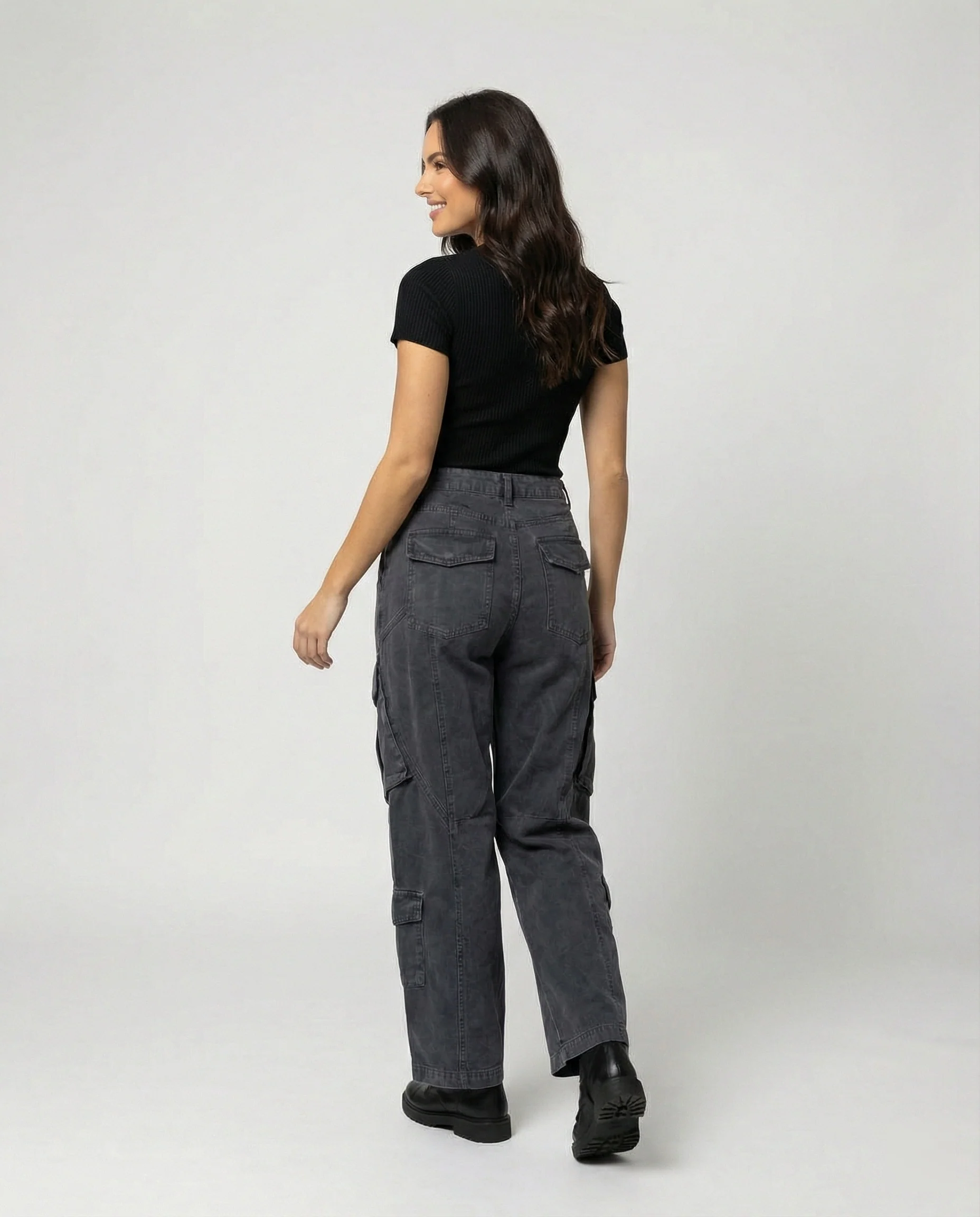 Damen weite Cargohose im Utility-Stil mit überlappenden Klappentaschen und markanter Nahtstruktur Heidi-Mode - Image 3