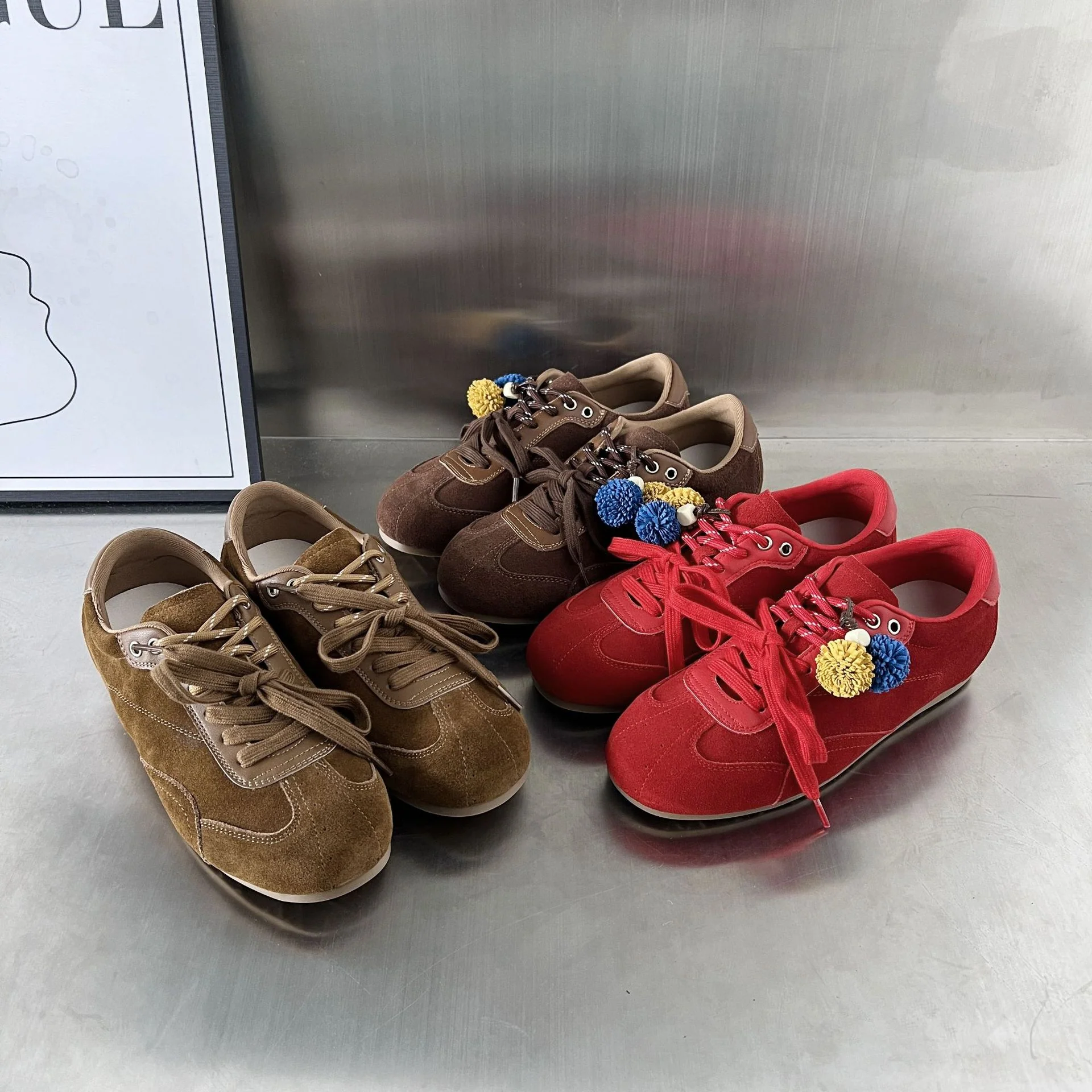Damen Wildleder Sneakers mit elegantem Design und atmungsaktiver Sohle Heidi Mode - Image 4