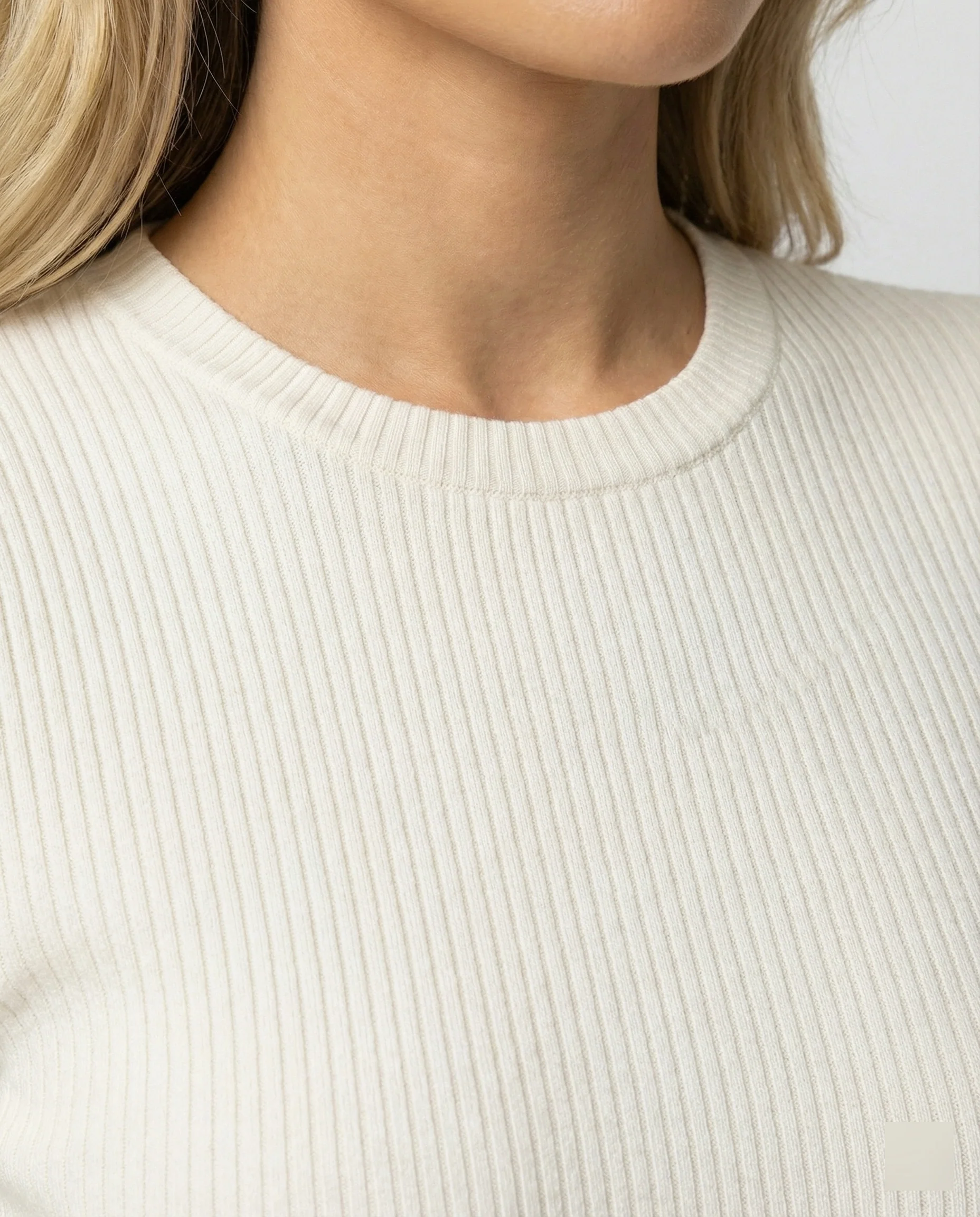Elegantes Damen Langarmshirt Slim Fit mit hohem Stehkragen Weiß - Image 7