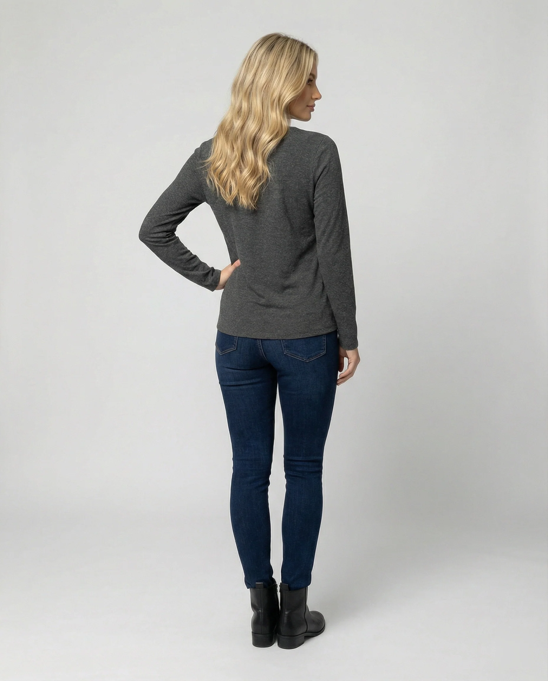 Figurbetontes Damen Langarmshirt mit V-Ausschnitt für Herbst und Frühling - Image 4