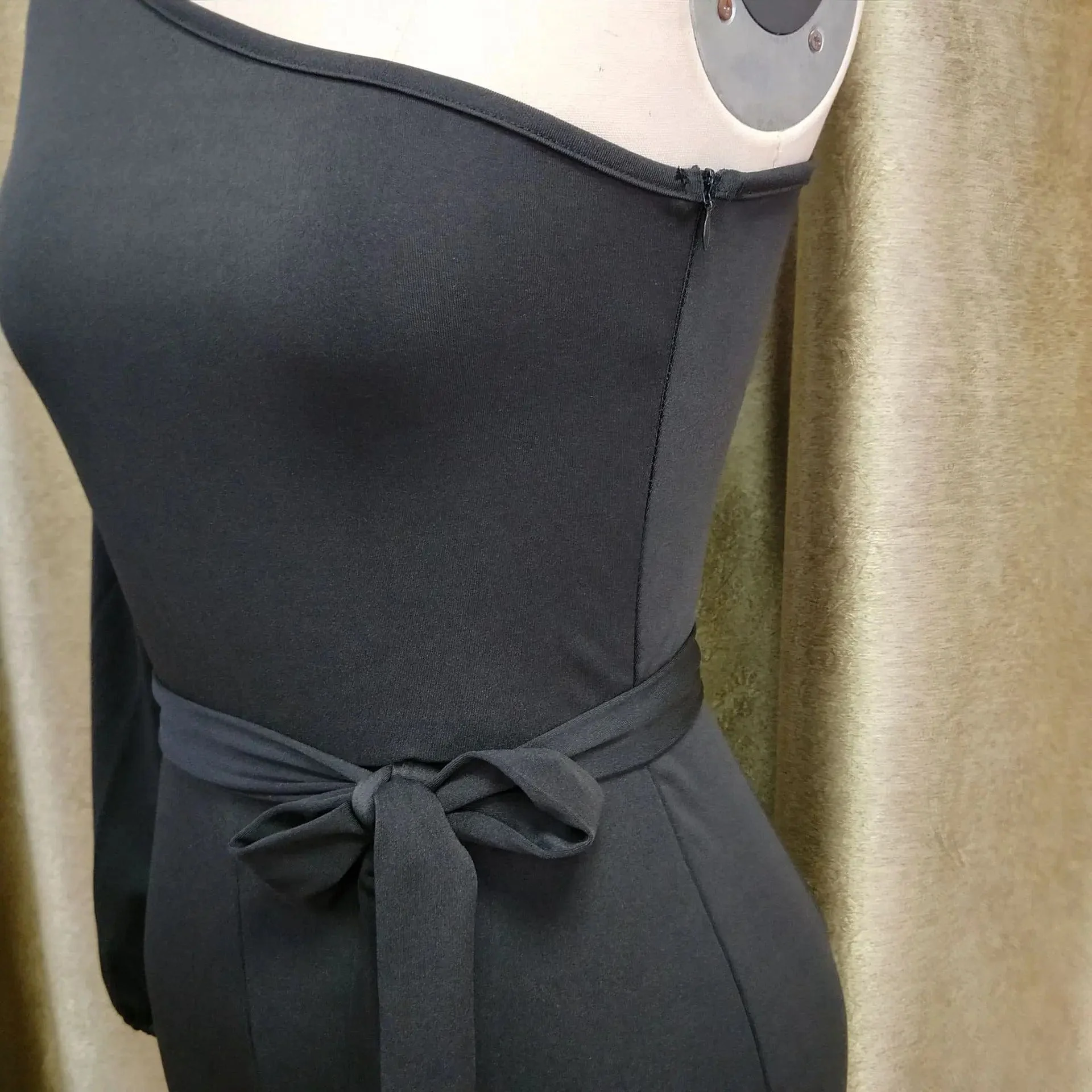 Heidi-Mode | Asymmetrischer Ein-Schulter-Overall - Image 10