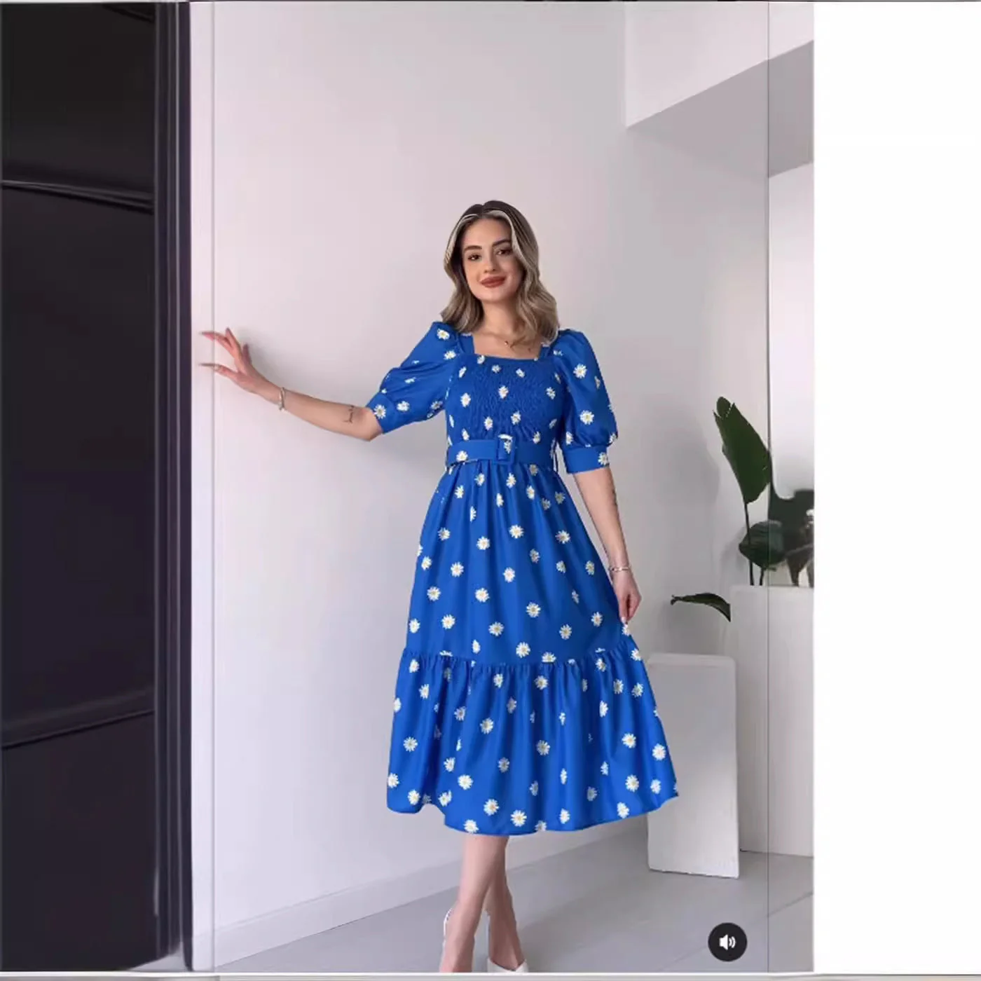 Heidi-Mode | Bedrucktes, Taillenbetontes U-Ausschnitt Elegantes Kleid - Image 4