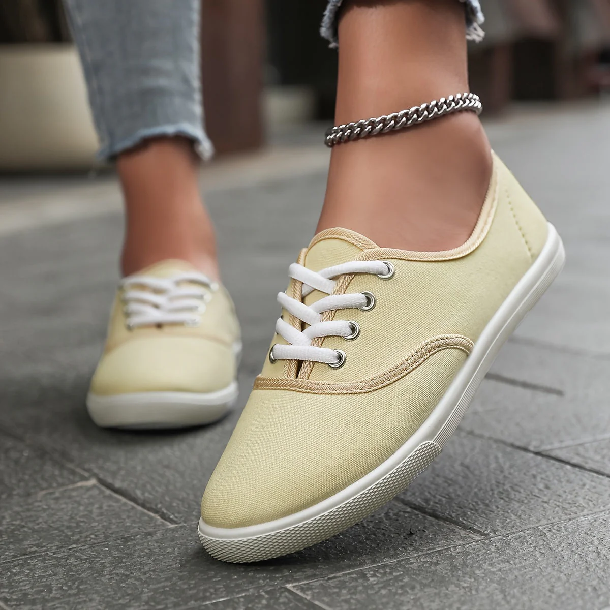 Heidi-Mode | Bequeme Niedrige Canvas Sneakers In Weiß - Image 18