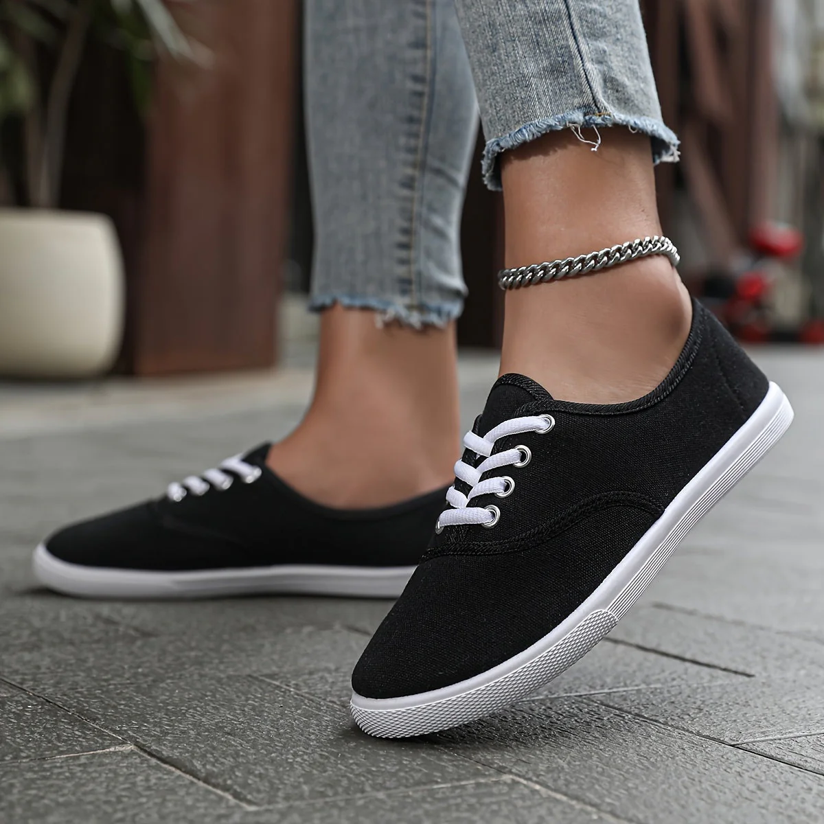 Heidi-Mode | Bequeme Niedrige Canvas Sneakers In Weiß - Image 4
