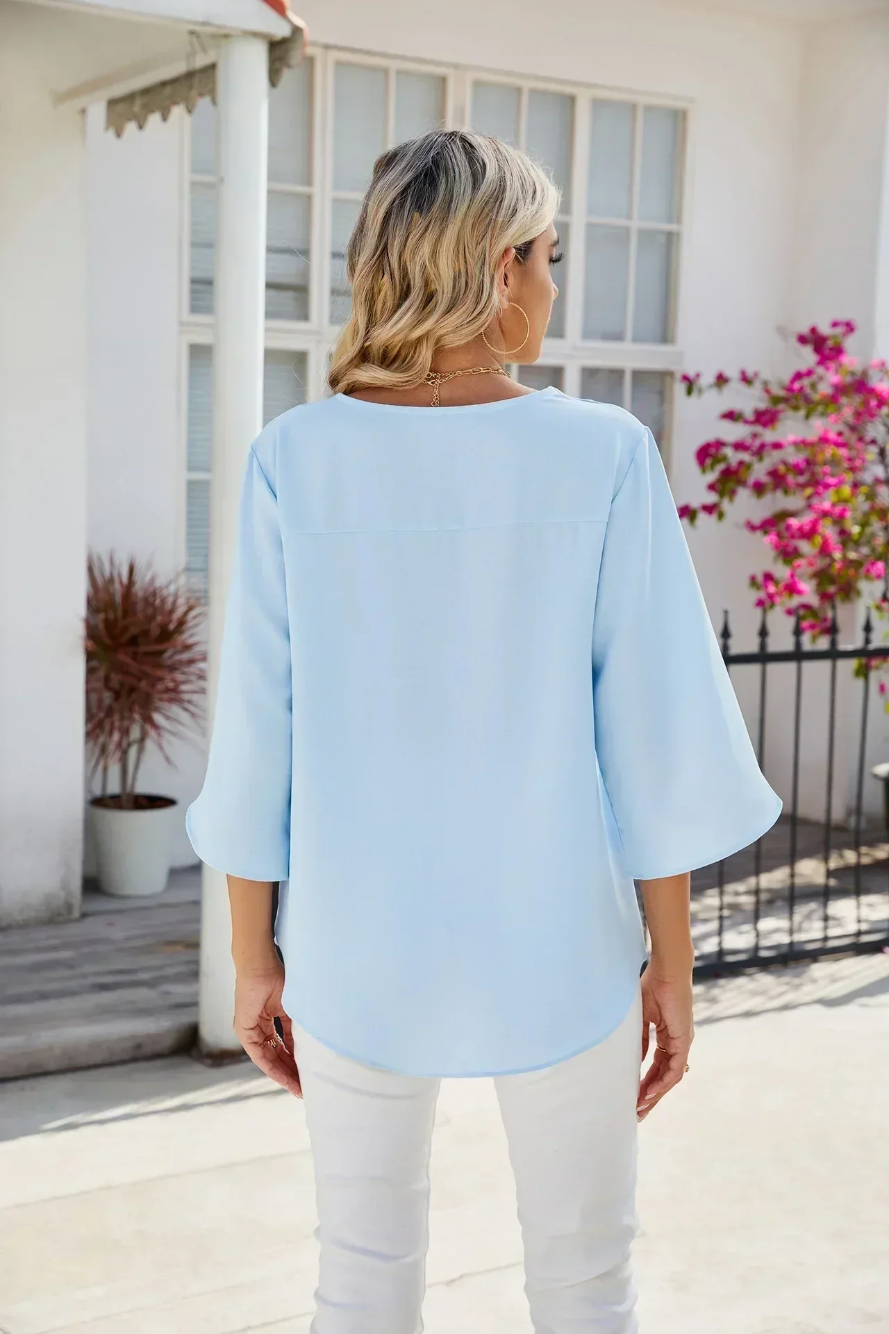 Heidi-Mode | Bluse mit V-Ausschnitt – Elegante und Vielseitige Wahl für Jeden Anlass - Image 2