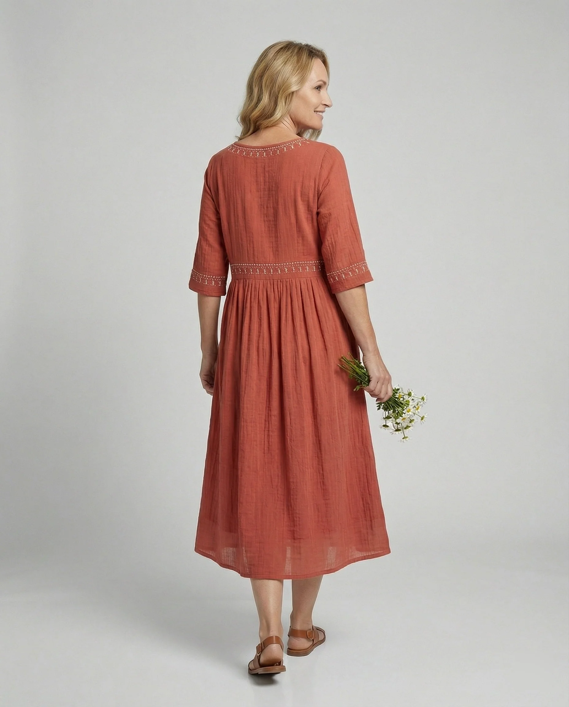 Heidi-Mode - Damen Besticktes Baumwoll-Leinen Kleid, Luftig & Locker Geschnitten - Image 4
