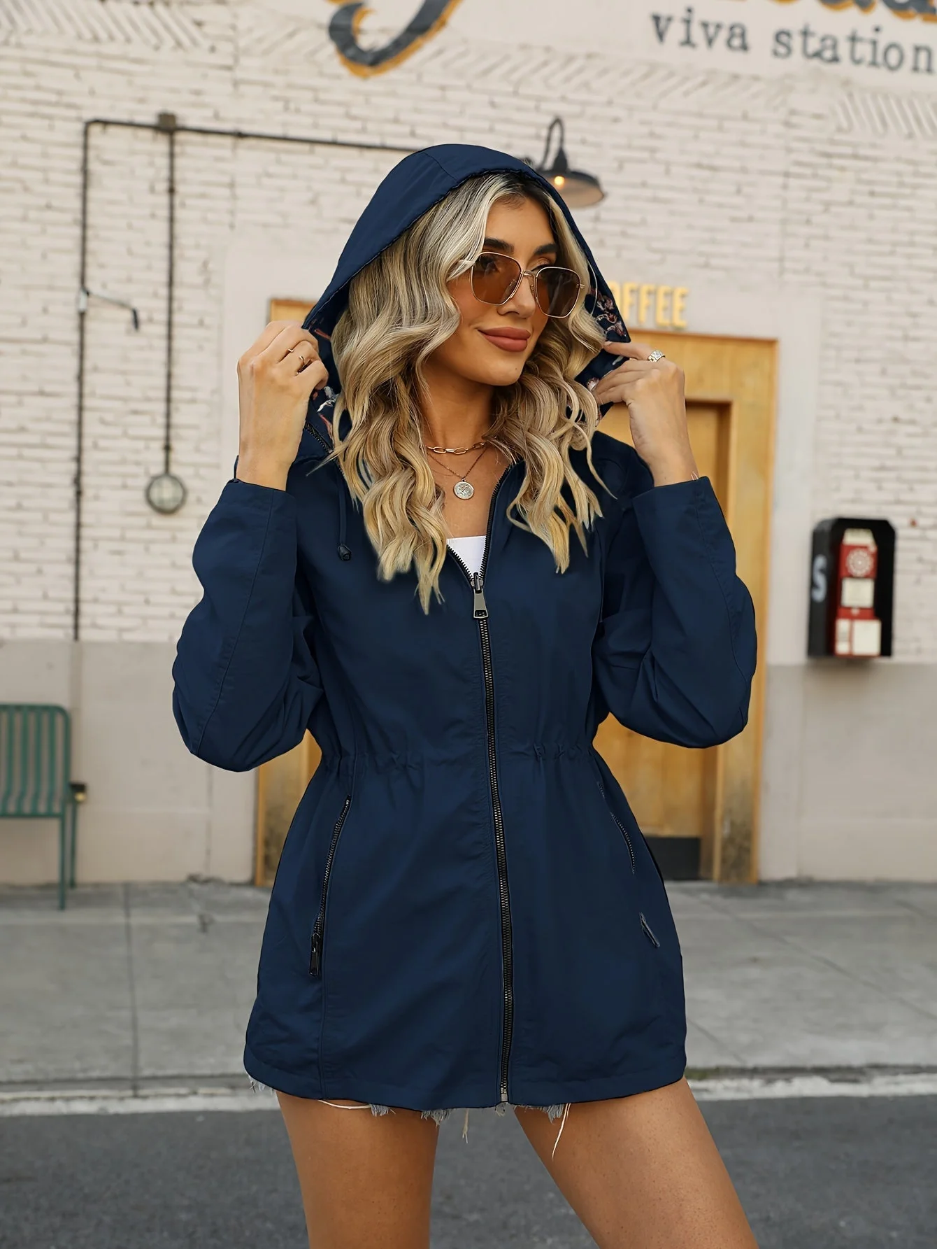 Heidi-Mode | Damen Regenjacke mit Kapuze und Blumenmuster Futter