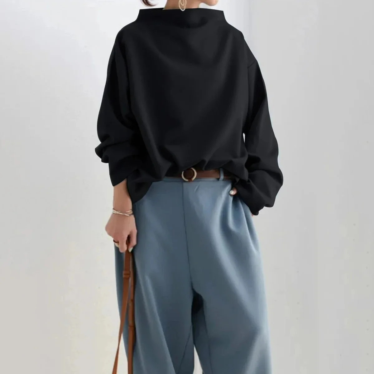 Heidi-Mode | Damen Minimalistisches Lockeres Schwarzes Oberteil für Vielseitigen Stil - Image 3