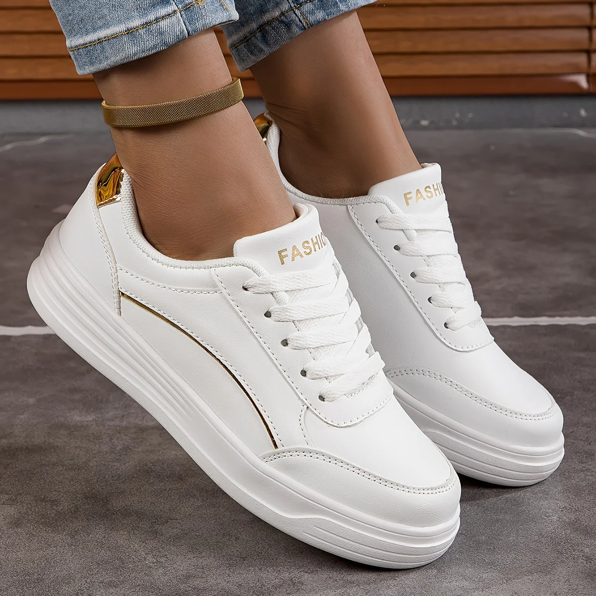 Heidi-Mode | Damen Sneaker In Einfarbiger Ausführung mit Schnürsenkeln und Weicher Sohle - Image 6
