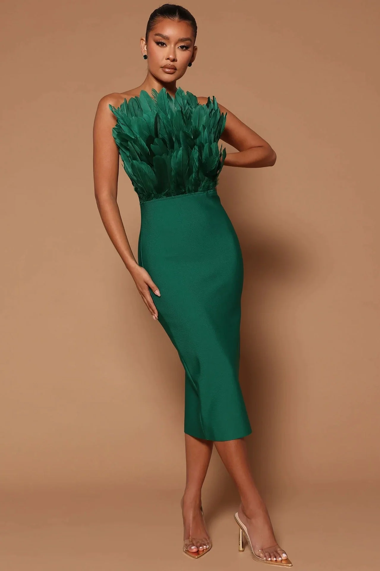 Heidi-Mode | Damenkleid mit Taillenbetonung und Federverzierung