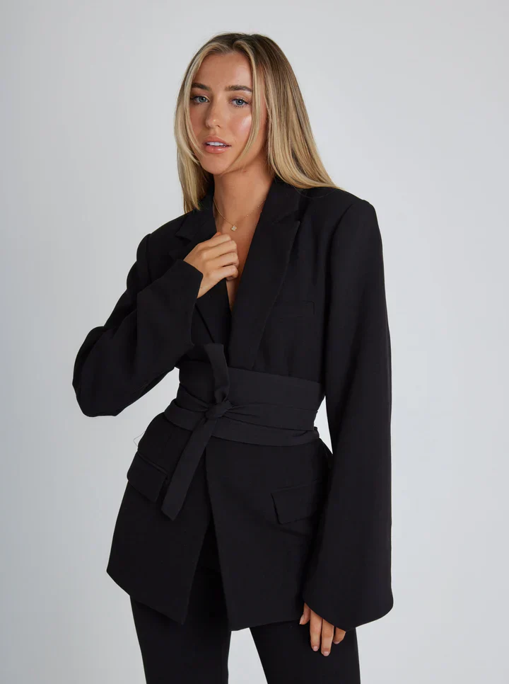 Heidi-Mode | Der Unverzichtbare Blazer - Image 2