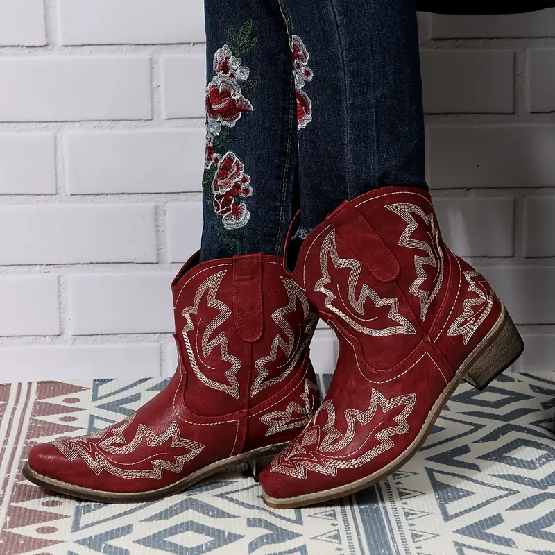 Heidi-Mode | Elegant Gestickte Western Stiefeletten - Image 4