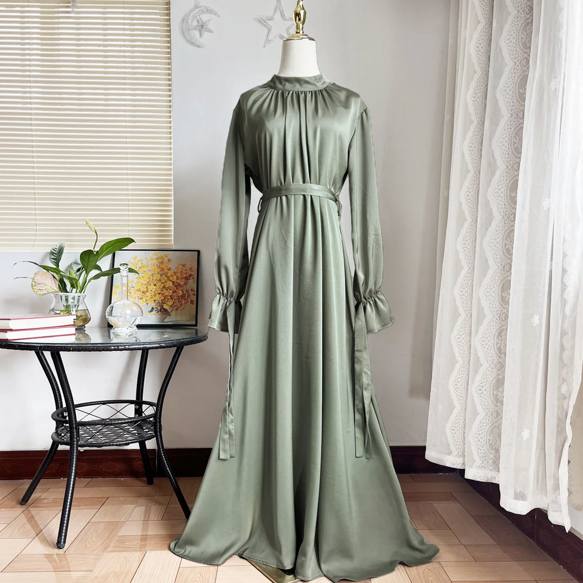 Heidi-Mode | Elegant Satin Gebundenes Kleid - Image 7