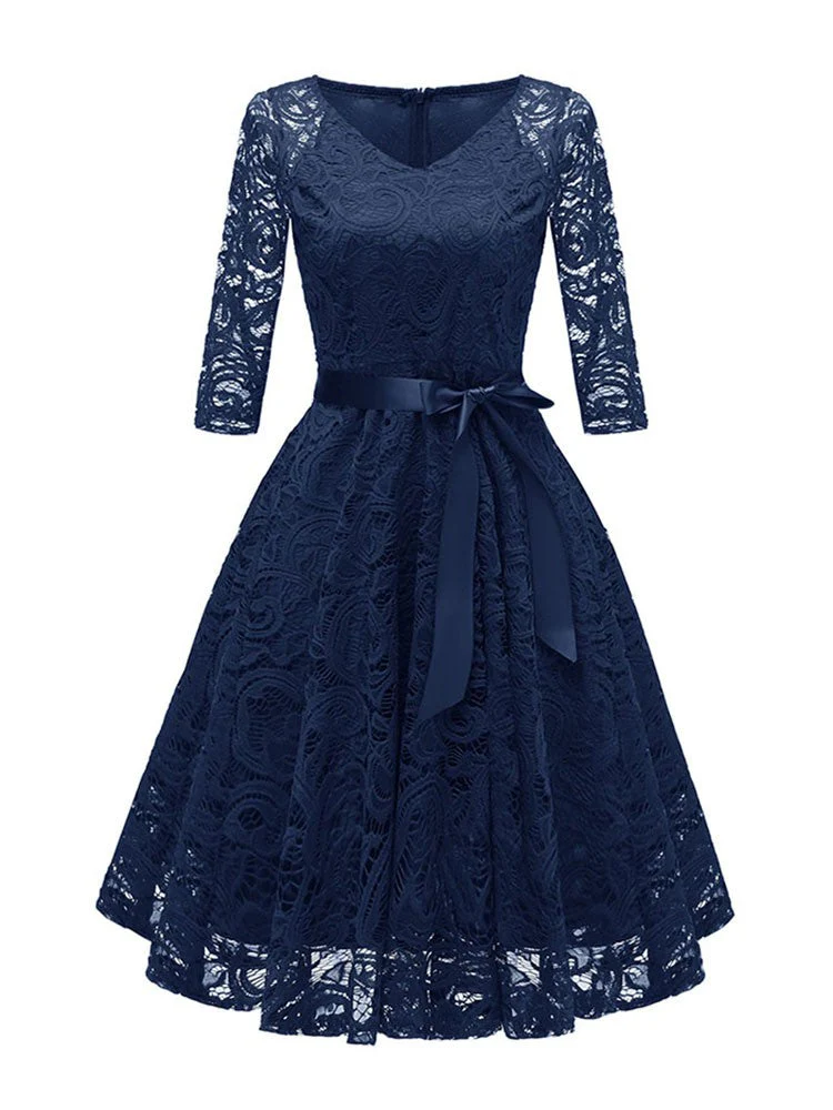 Heidi-Mode | Elegantes V-Förmiges Spitzenabendkleid - Image 4