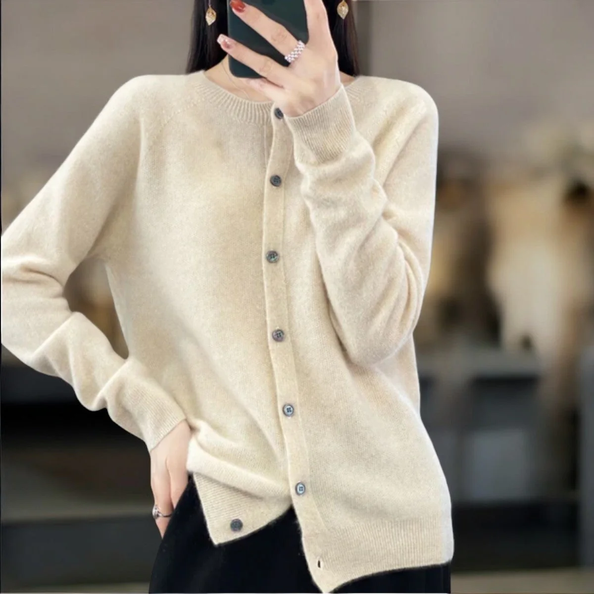 Heidi-Mode | Elegante Damenstrickjacke für Ultimativen Komfort - Image 7