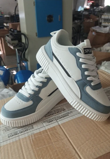 Heidi-Mode | Elegante Sneaker für Damen – Bequem für Jeden Tag - Image 3
