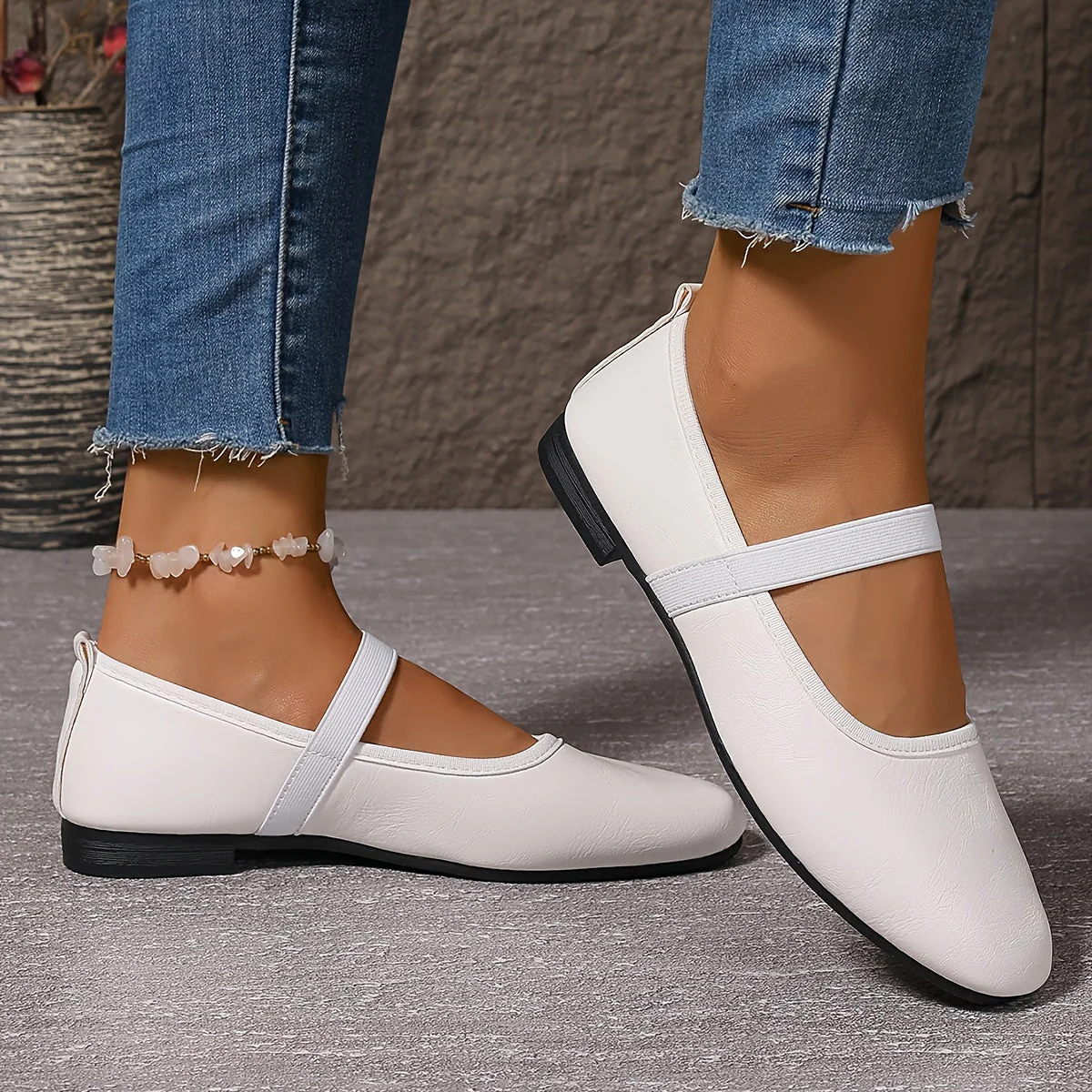Heidi-Mode | Elegante Weiße Mary Jane Ballerinas - Image 3