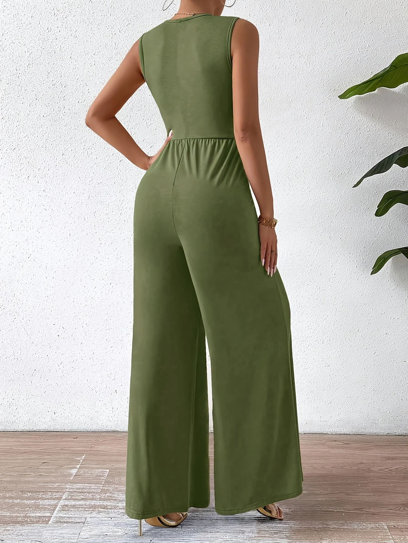 Heidi-Mode | Eleganter Ärmelloser Jumpsuit mit Schmeichelhafter Passform - Image 5