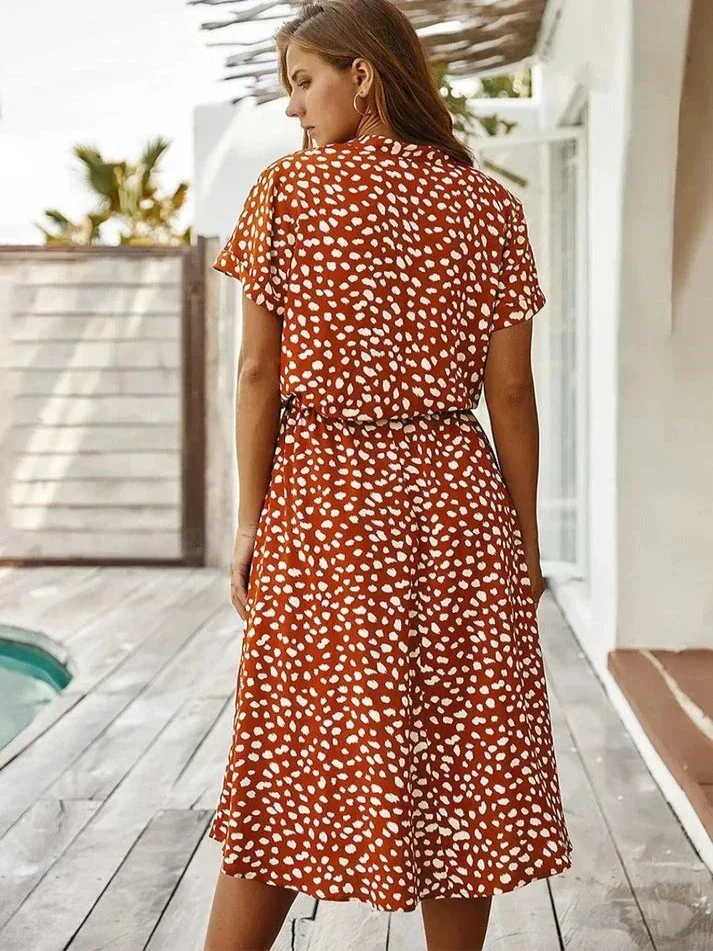 Heidi-Mode | Elegantes Kurzärmliges Hemdblusenkleid mit Polka Dots und Kordelzug In Der Taille - Image 10