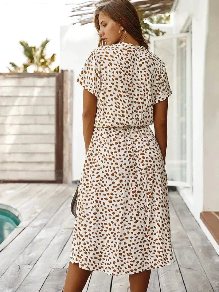 Heidi-Mode | Elegantes Kurzärmliges Hemdblusenkleid mit Polka Dots und Kordelzug In Der Taille - Image 9