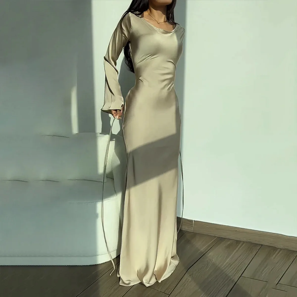 Heidi-Mode | Elegantes Minimalistisches Abendkleid Schlichtes, Elegantes Abendkleid mit Langen Ärmeln - Image 4