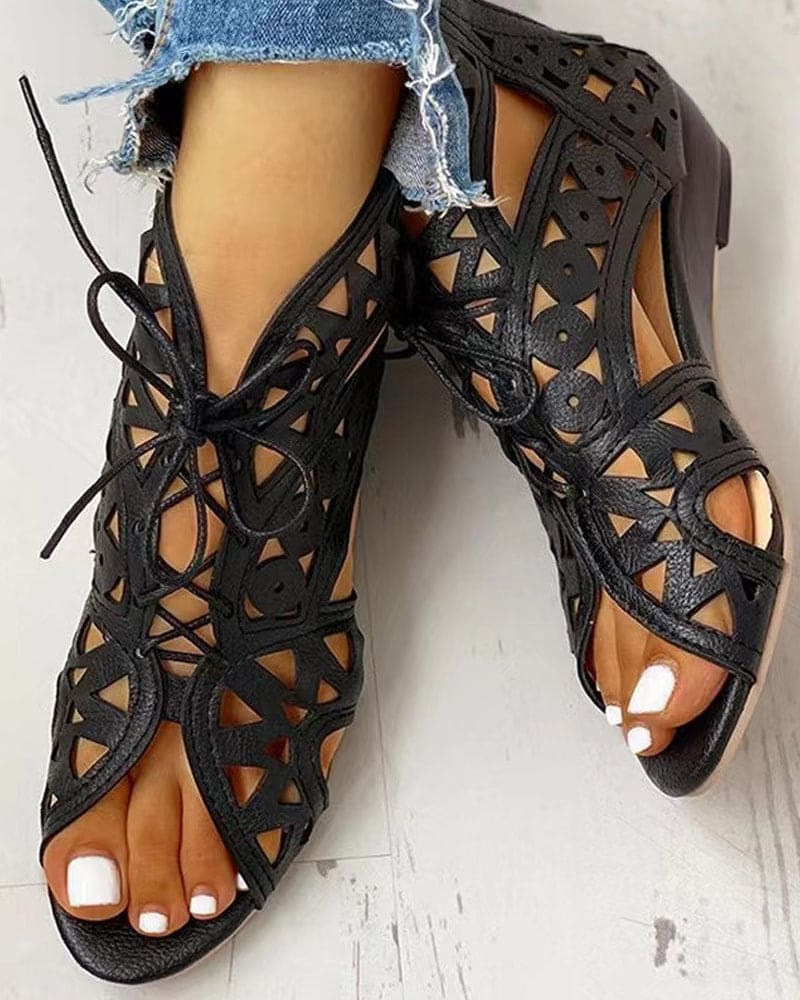 Heidi-Mode | Flache Sandalen Im Ethnischen Stil mit Aussparung - Image 2