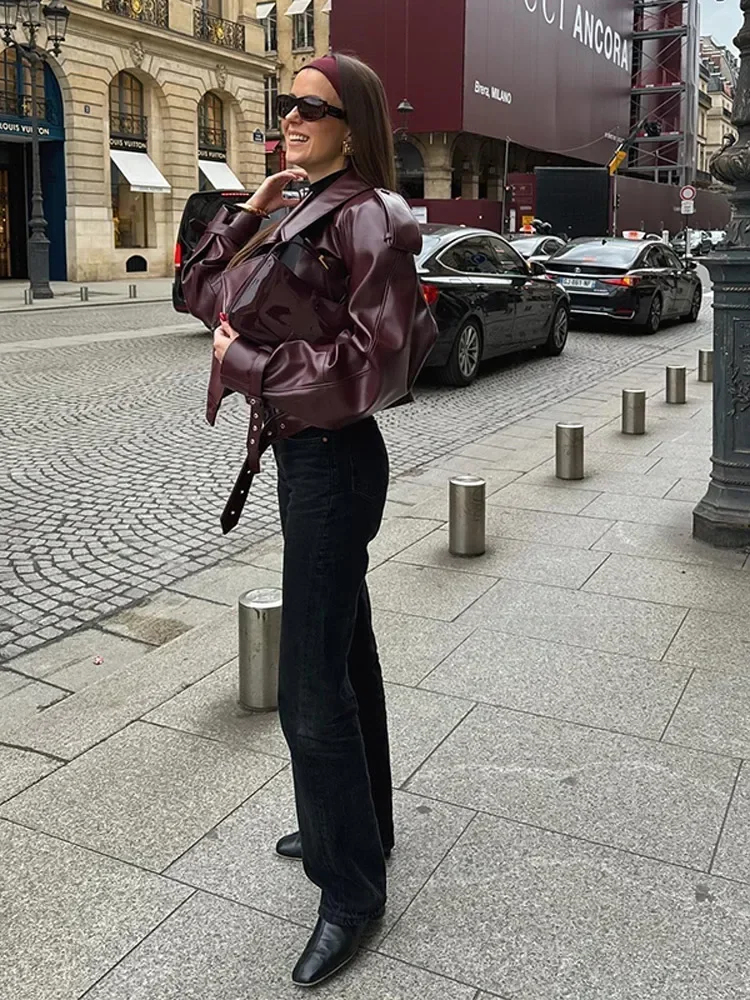 Heidi-Mode | Kurze Damenlederjacke In Kirschrot mit Reverskragen - Image 3