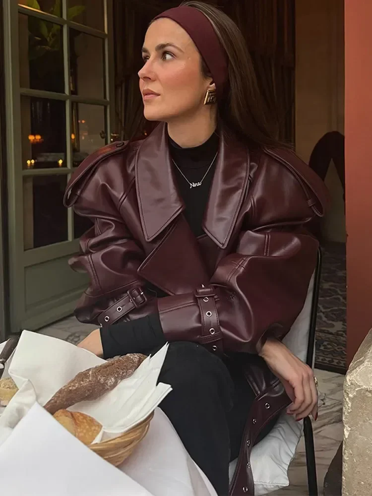 Heidi-Mode | Kurze Damenlederjacke In Kirschrot mit Reverskragen - Image 4