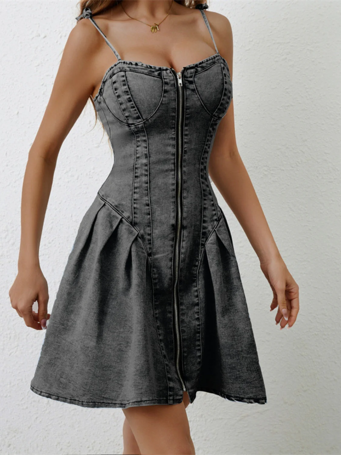 Heidi-Mode | Gerafftes Reißverschluss Spaghetti Träger Jeanskleid - Image 9