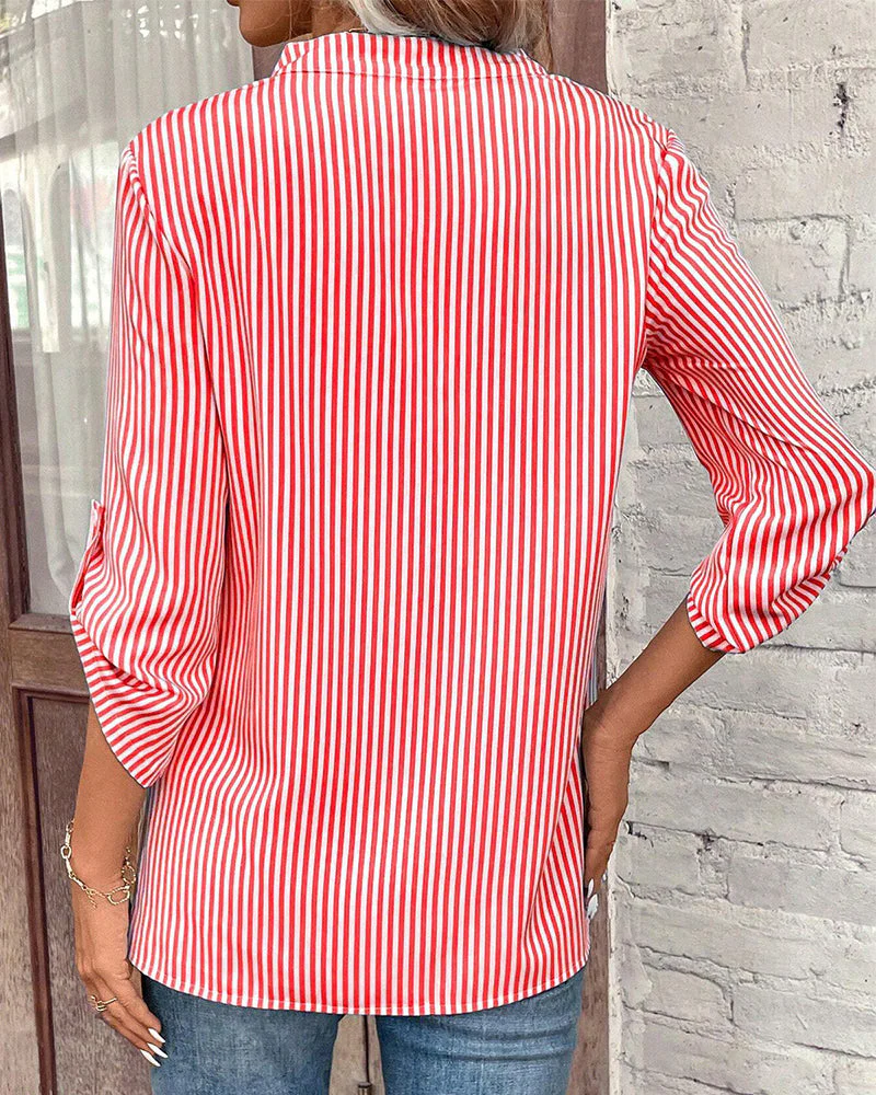 Heidi-Mode | Gestreiftes Shirt mit V-Ausschnitt und Brusttasche - Image 4
