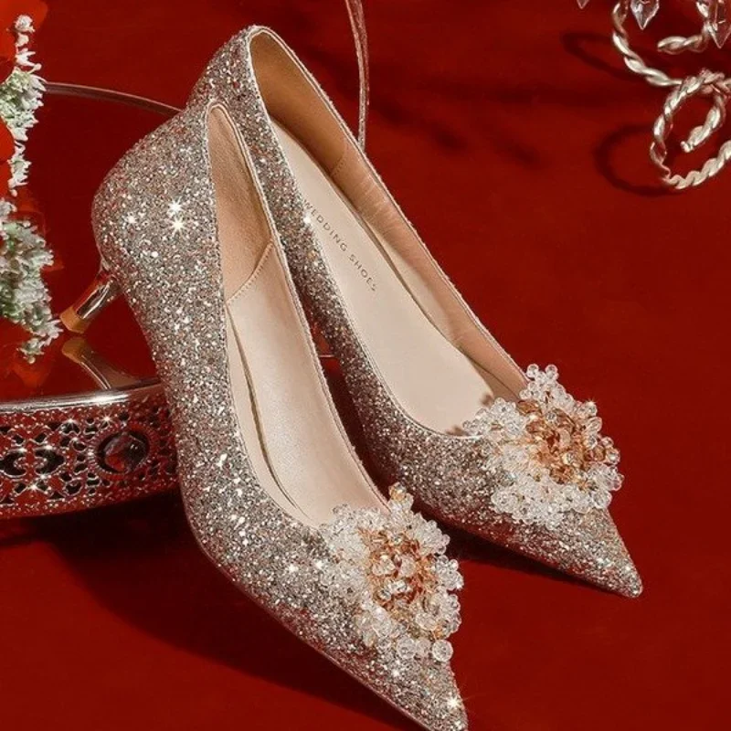 Heidi-Mode | Goldener Kompass-Pump-Schuhe